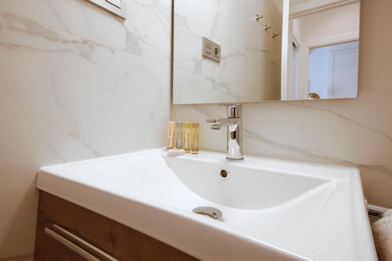 Tirso Suite Madrid Ngoại thất bức ảnh